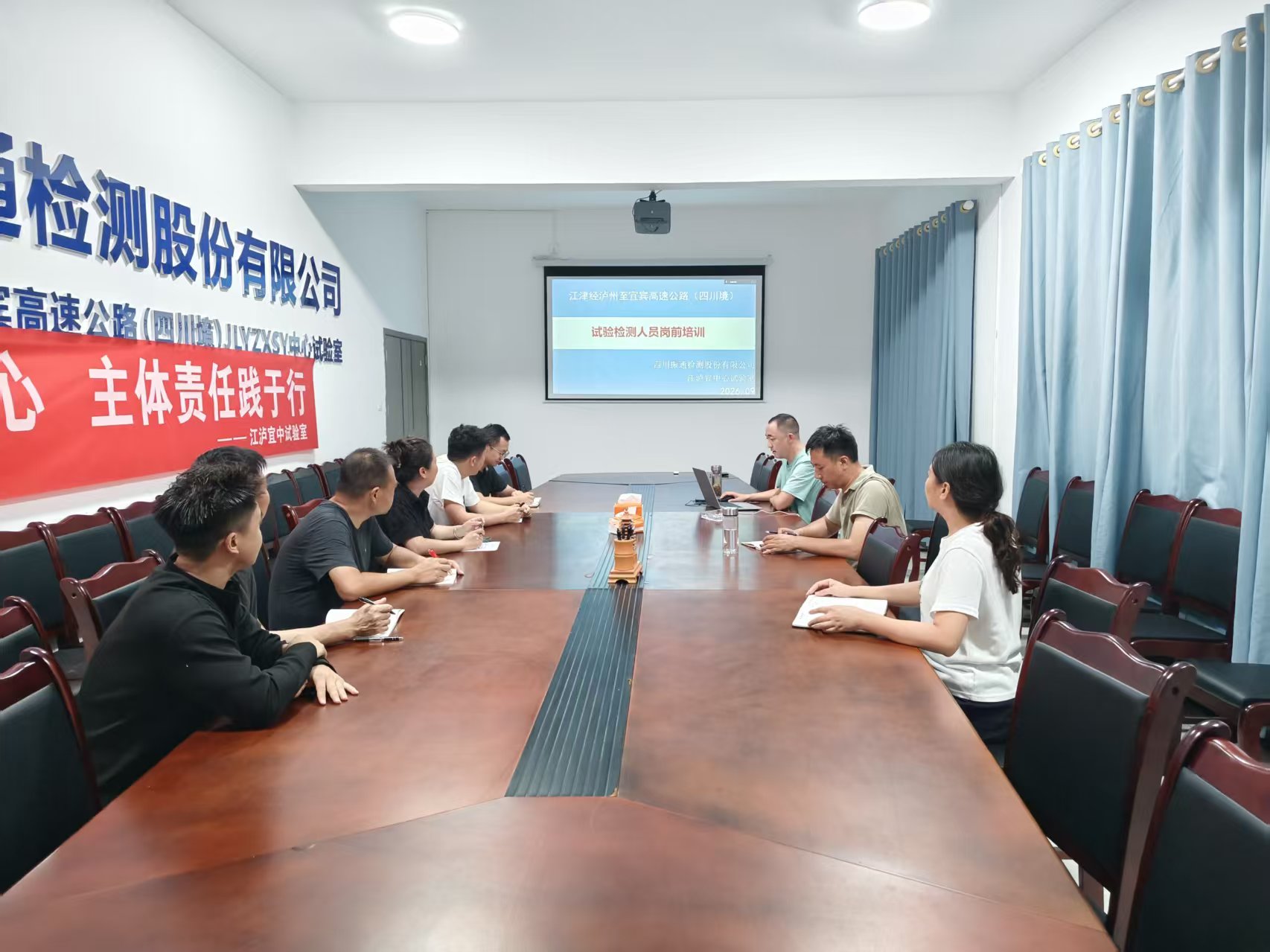 以培训赋能 创质控新篇 ——江泸宜高速公路JLYZXSY中心试验室开展2026年“质量月”系列培训活动 以培训赋能 创质控新篇 ——江泸宜高速公路JLYZXSY中心试验室开展2026年“质量月”系列培训活动